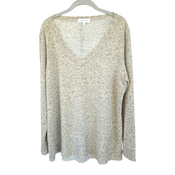 GRACE & LACE Large Animal Leopard Print Lightweight VNeck Sweater Top Tan & Grey - Picture 2 of 11